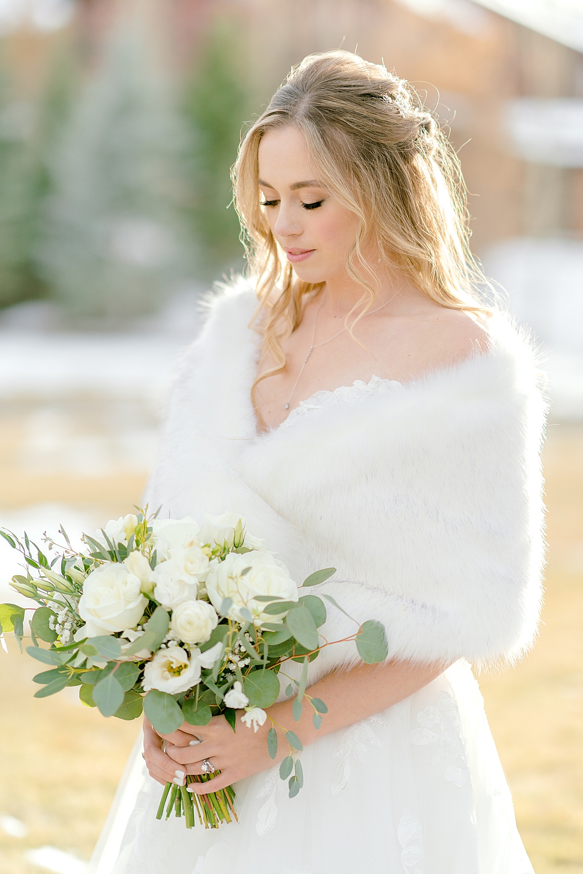 Bride wearing a white fur shawl