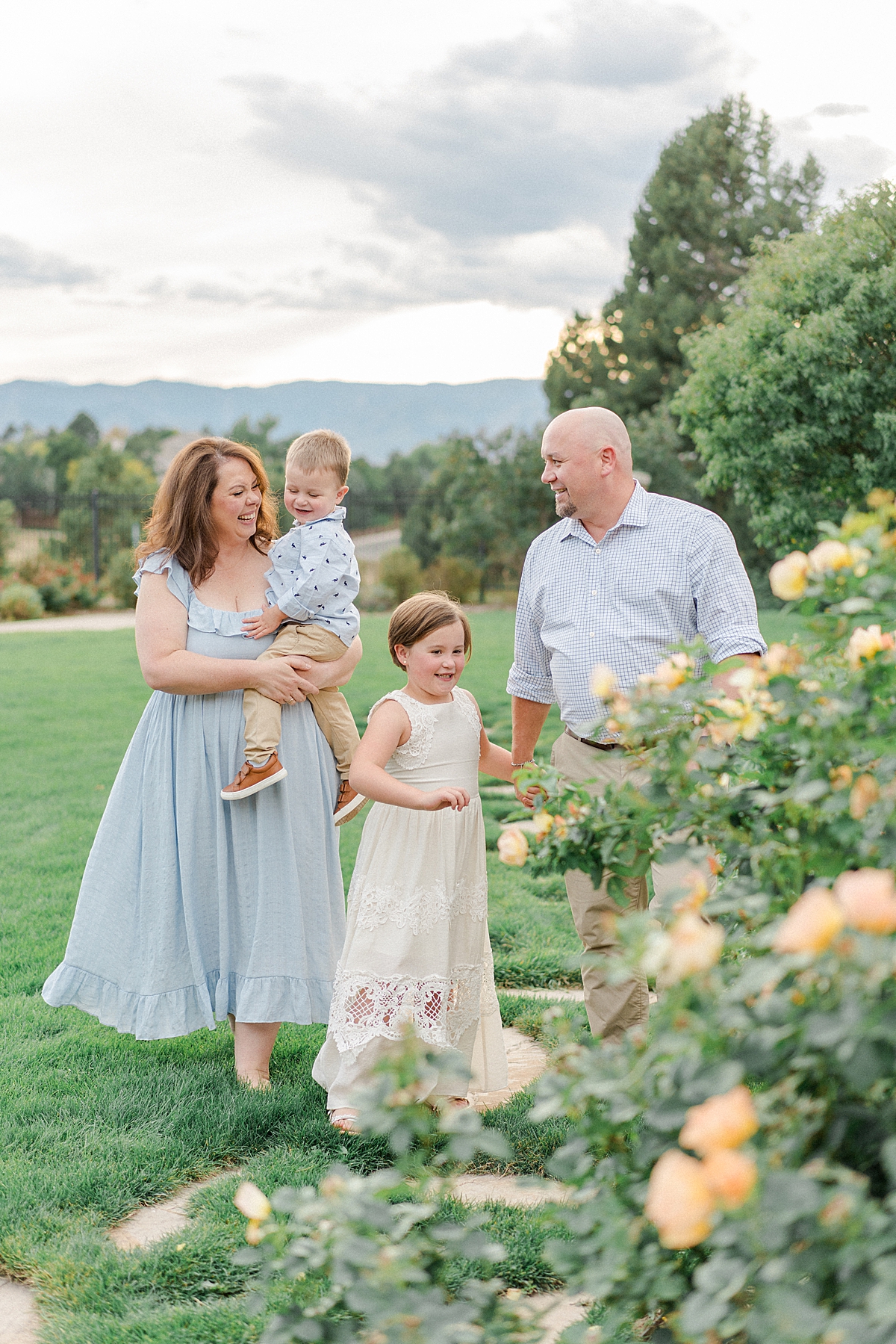 Highlands Ranch family photographer takes photos of a family at the Highlands Ranch Mansion