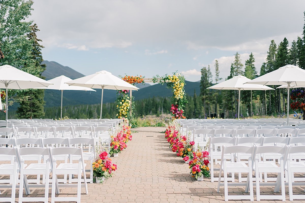 Breckenridge Wedding Photographer, Lush florals at Ten Mile Station