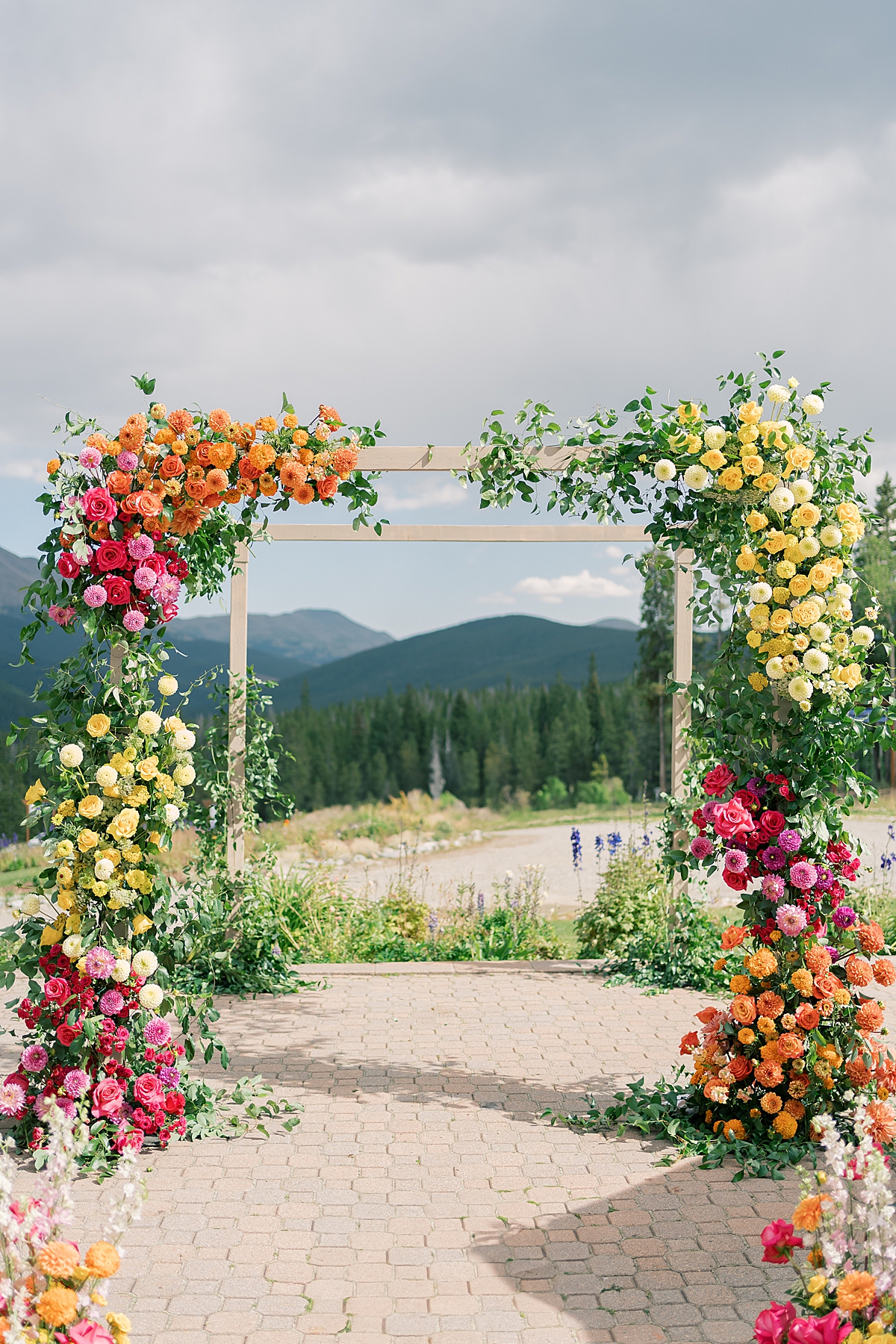 Breckenridge Wedding Photographer, Lush florals at Ten Mile Station