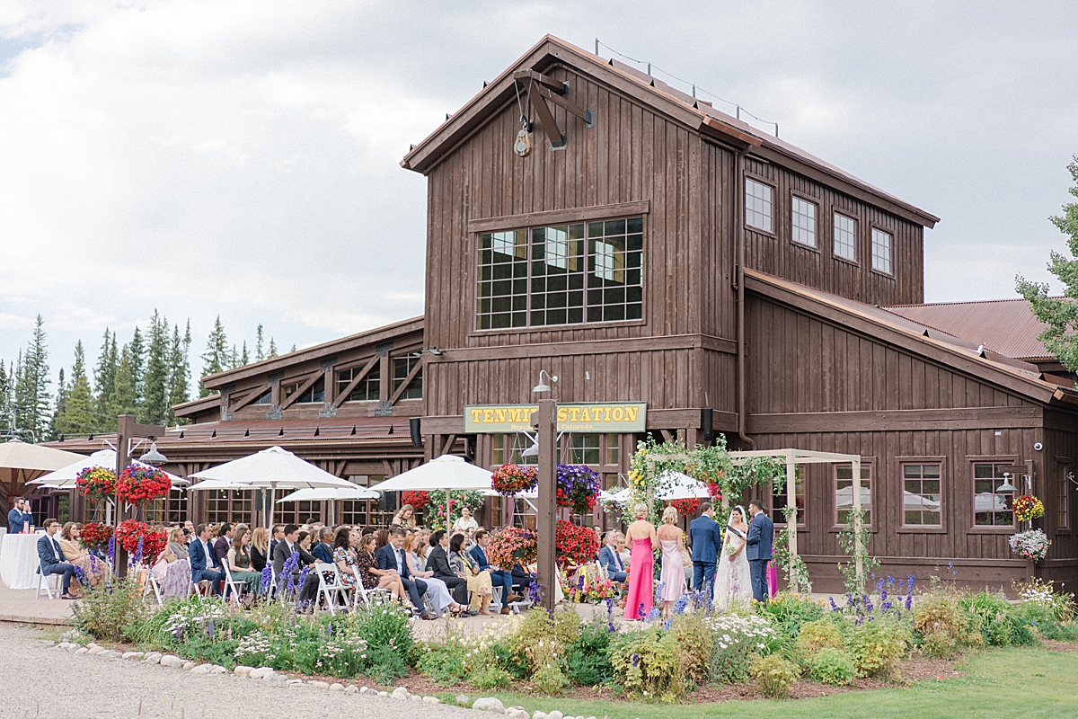 Breckenridge Wedding Photographer, Lush florals at Ten Mile Station